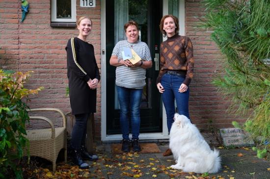 OFW overhandiging cadeau 