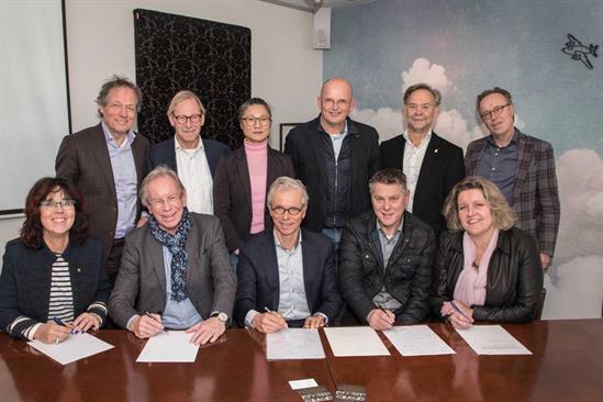 Ondertekening Manifest Lelystad Airport @Fotostudio Wierd.jpg